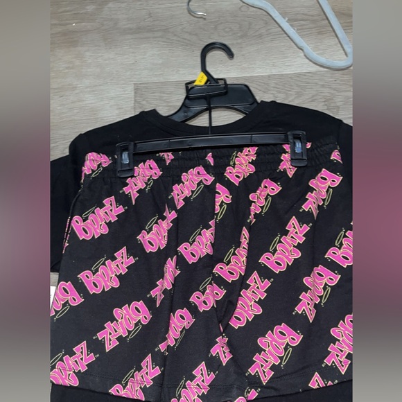 Bratz tee shirt & shorts set- size large  - Nwt - Picture 5 of 5